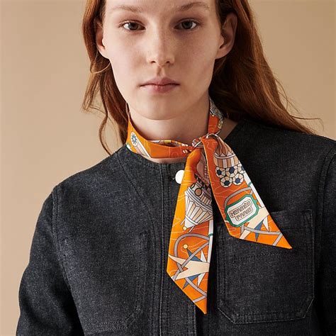 what to wear with hermes scarf|hermes twilly scarf on bag.